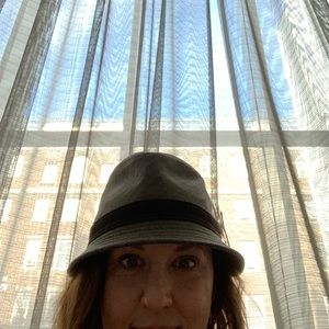 Meet your Posher, Carla